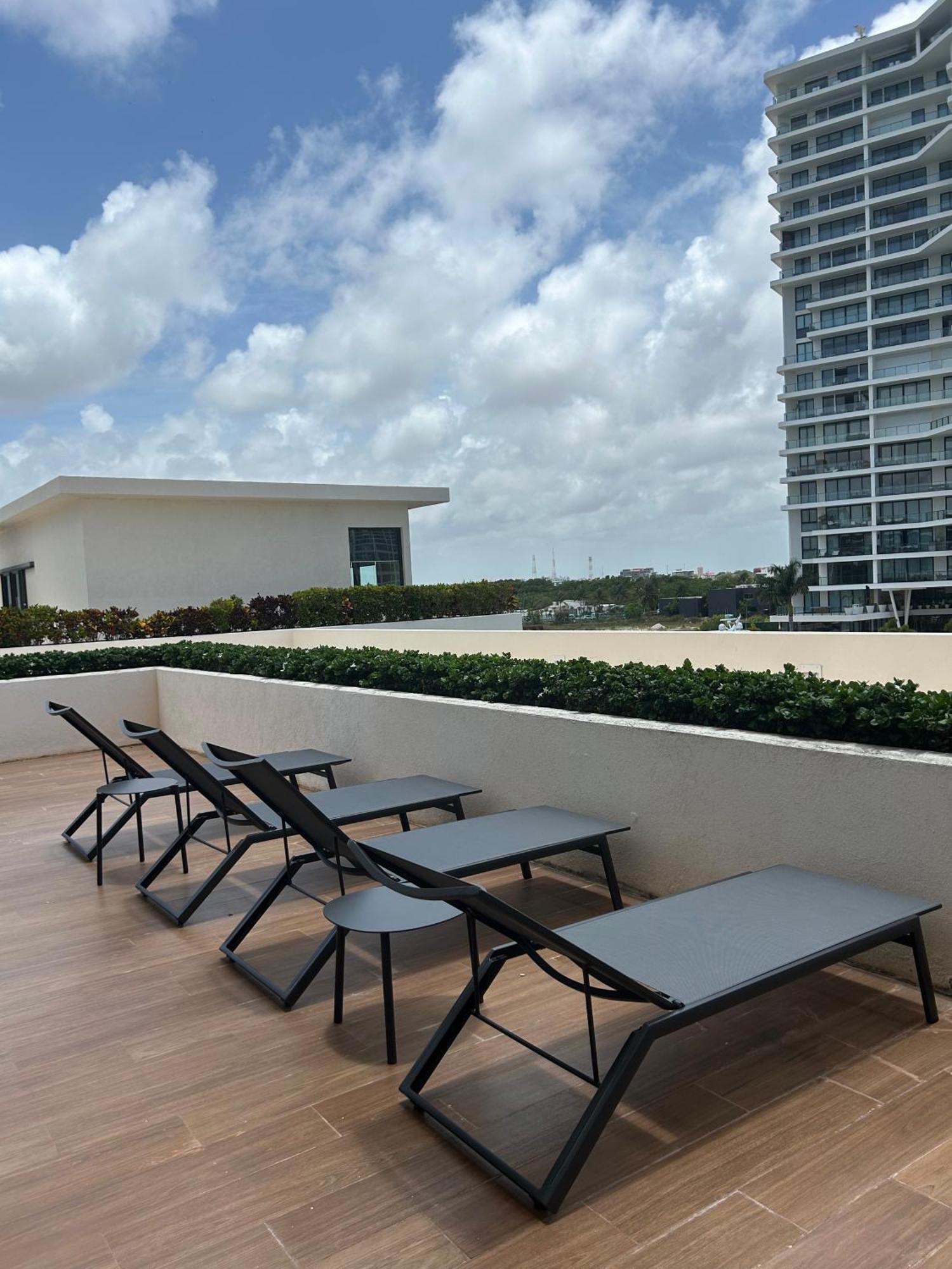 2 Bedroom Apartment In Marina Condo Apartment *